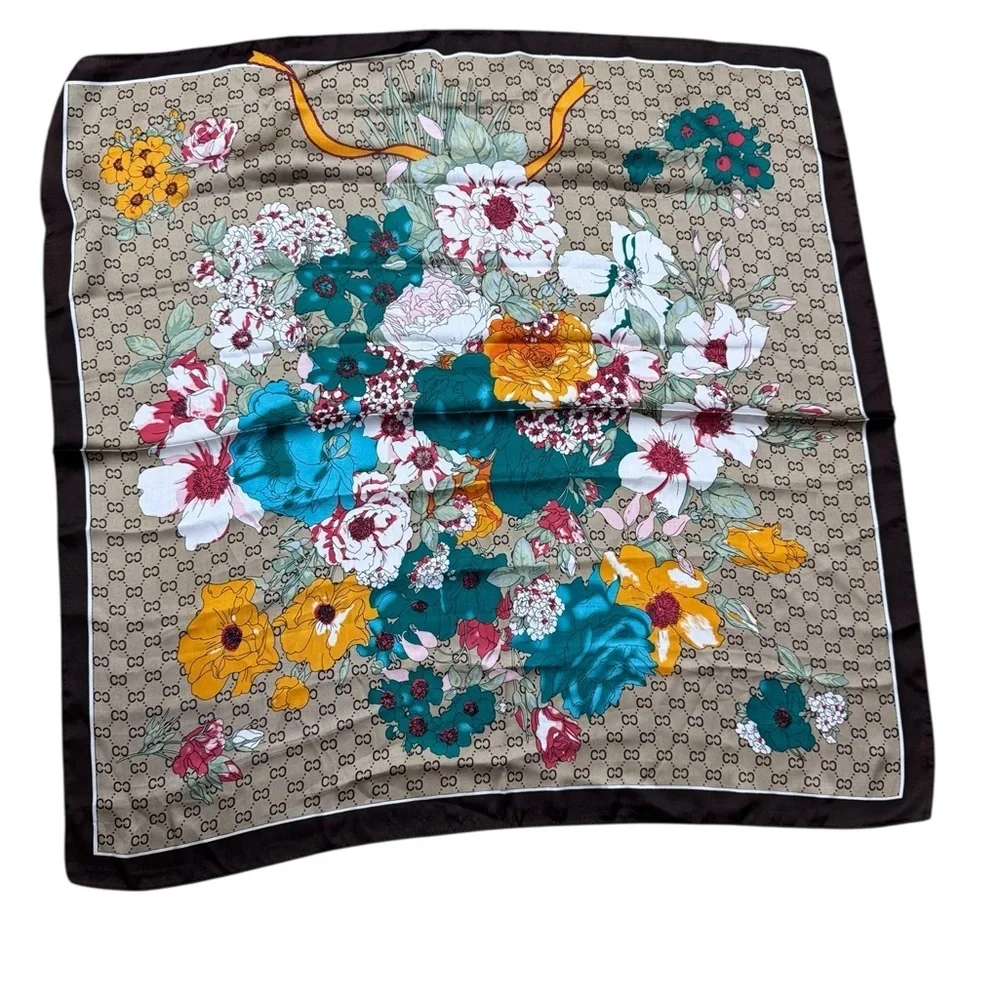 ODIVA. Floral Scarf